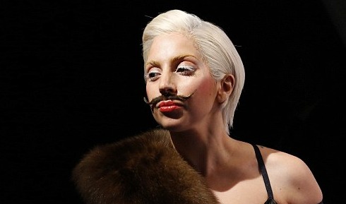 Lady Gaga fait un petit clin d'oeil à Salvador !