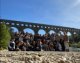 Photo de groupe devant le pont du Gard 