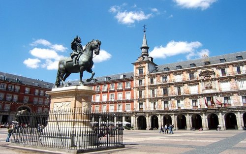 statue-plaza-mayor-de-madrid