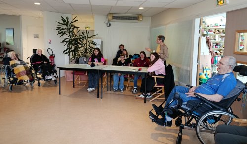 college_lecture_a_l_ehpad_23