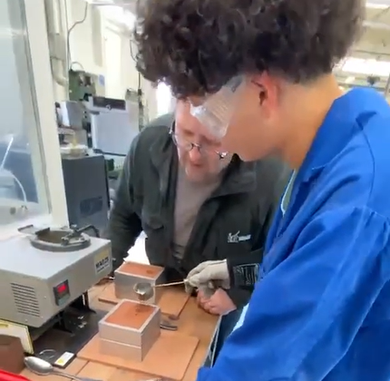 Fabrication d'un médaillon en métal