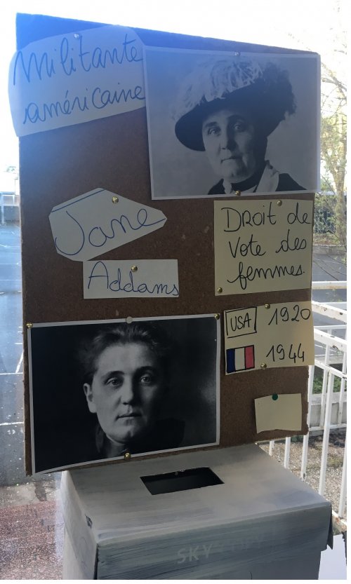 Jane Addams (6 septembre 1860 – 21 mai 1935) est une pionnière américaine, réformatrice/activisJane Adams, militante américaine impliquée dans des causes telles que le droit de vote des femmes et la paix dans le monde