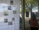 Exposition dans les couloirs du collège des rideaux photo-reflet: transparence créée par la superposition des espaces , des images et la silhouette des collégiens dans la cour.