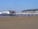 La plage de Weston-super-Mare et le Grand Pier en reconstruction
