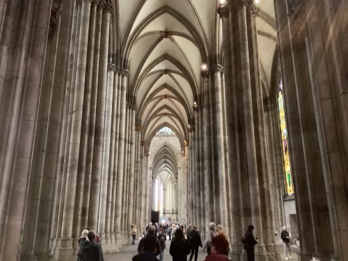 Dans la cathédrale 
