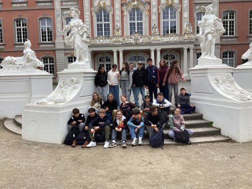Devant le Palais des Princes électeurs 