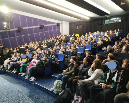 Les délibérations sur les mangas du prix dans la salle Némo