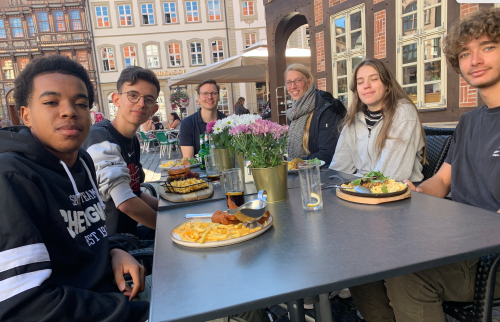 Quatre élèves menuisiers du LMB Sillac en stage à Hildesheim.
