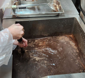 Préparation de la sauce chocolat