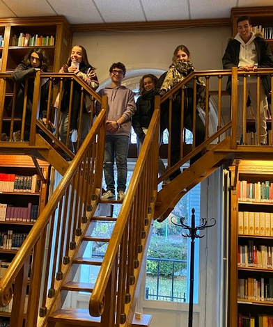 Alumnos en la biblioteca del Colegio de España